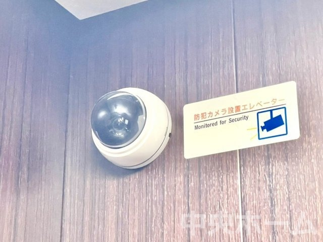 北砂四丁目住宅の防犯設備|【防犯カメラ】何かあった時の大事な証拠になることももちろんなりますが、防犯というくらいですので大事なのは防犯カメラがあることによって抑止力につながることですよね。