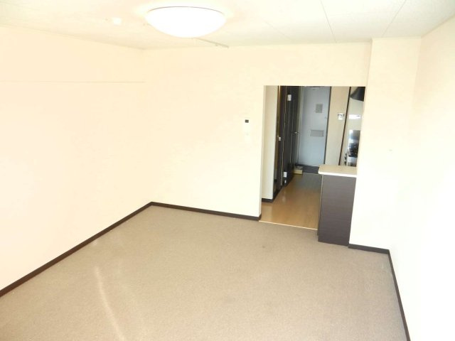 レオネクスト美原野元の寝室|スタイリッシュな配色のお部屋です。