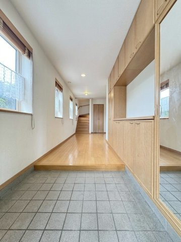 菊水元町2条5丁目　一戸建ての玄関|玄関
※バーチャル加工により一部家具等を削除しております。