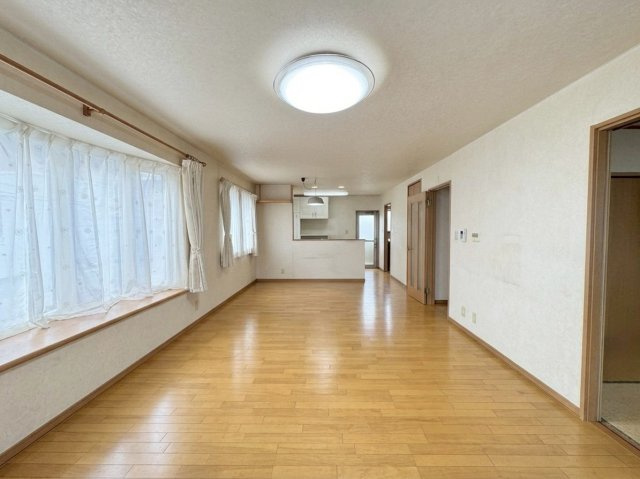 菊水元町2条5丁目　一戸建ての居間・リビング|2階LDK
※バーチャル加工により一部家具等を削除しております。