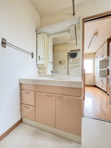 菊水元町2条5丁目　一戸建ての独立洗面台|2階洗面台
※バーチャル加工により一部家具等を削除しております。