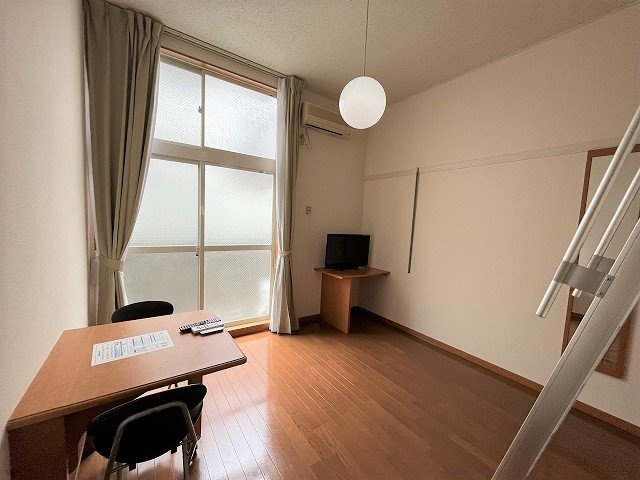 レオパレスマイスの居間・リビング