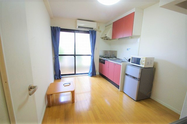 レオパレス２０００の居間・リビング