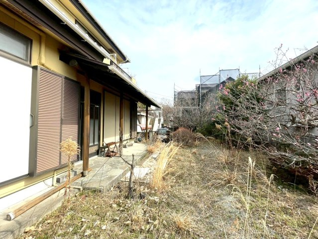 二宮町二宮・中古戸建の庭|広々お庭で四季を感じることができます♪】