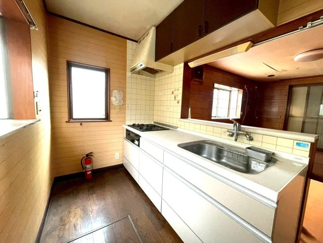 二宮町二宮・中古戸建のキッチン|家族の会話も弾む対面キッチン♪