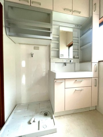 二宮町二宮・中古戸建の独立洗面台