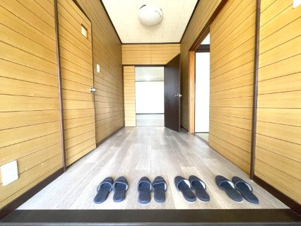 高島市安曇川町青柳中古戸建の玄関
