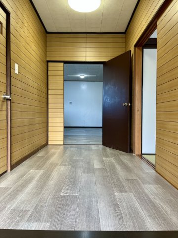 高島市安曇川町青柳中古戸建の玄関