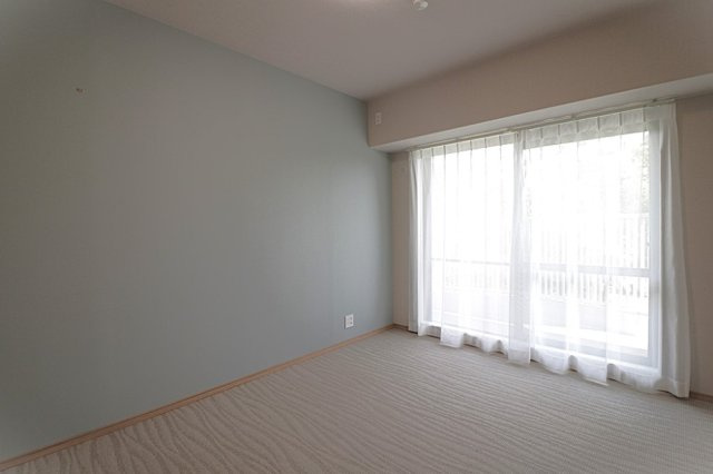 須磨パークヒルズC棟の洋室|個人の部屋や寝室として使える洋室です