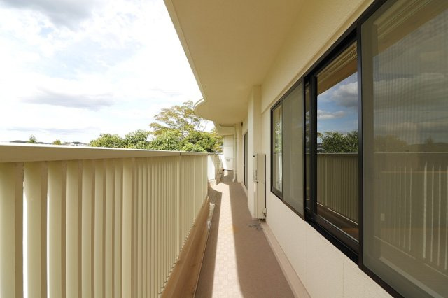 須磨パークヒルズC棟のバルコニー|ワイドバルコニーです