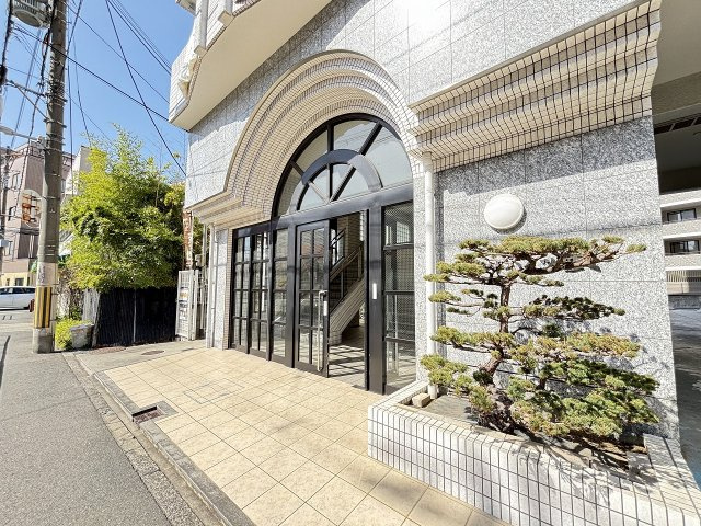 グランドハイツ濱のエントランス