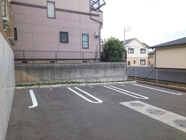 ジュネス王子の駐車場