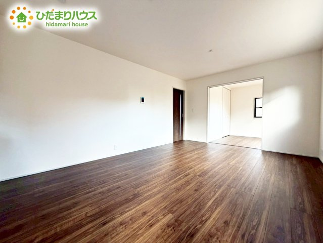 【居間・リビング】 | 水戸元吉田町10期　新築戸建　2号棟 | リビングの窓からはあたたかな日差しが差し込みます(*'▽')
