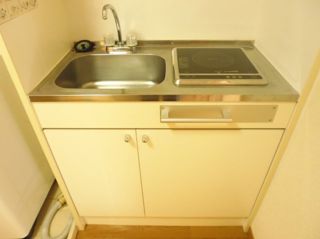 レオパレスＳＭＩＬＥのキッチン|１口のＩＨクッキングヒーター付です。