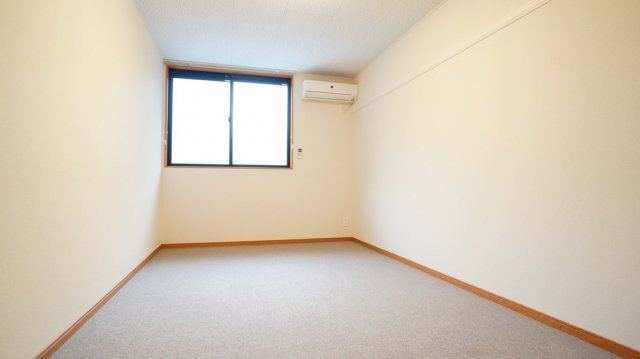 レオパレスピアーチェの居間・リビング