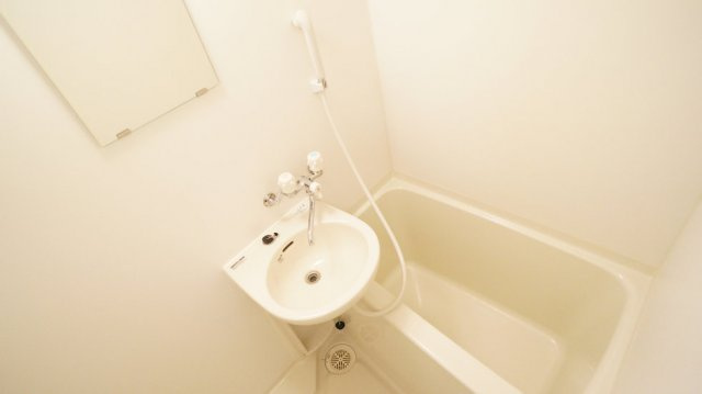 レオパレスピアーチェの浴室