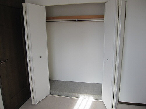 ライオンズマンション和泉上町の収納|物入（洋室約４.３畳）※前回募集時／２０１６年７月の写真