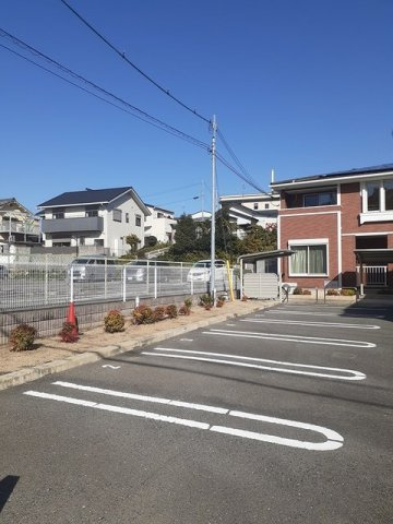 ハピネスの駐車場