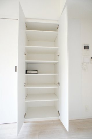 プライムメゾン江古田の杜ウェストの収納|キッチン脇収納