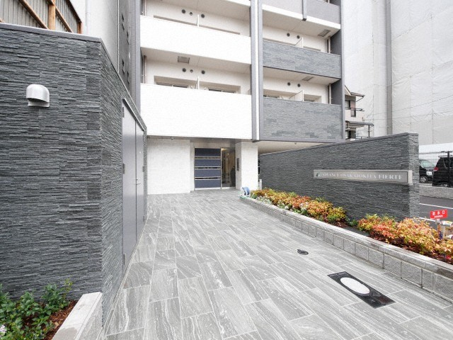 アドバンス大阪城北フィエルテのエントランス