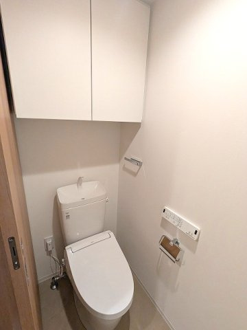 RETERRACE三ノ輪ウエストのトイレ|洗面室と独立した温水洗浄便座です