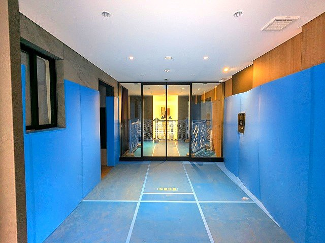 RETERRACE三ノ輪ウエストの設備|瀟洒なエントランスロビーです、モニター付きオートロックセキュリティ