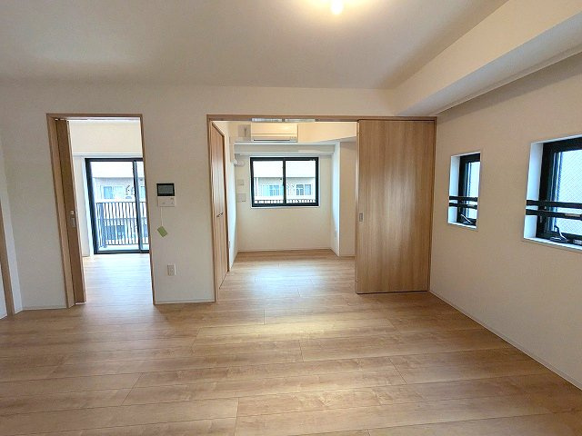 RETERRACE三ノ輪ウエストの設備|インターネット無料
他の号室と接していない独立したプライバシー確保されたお部屋です
エアコン3台付