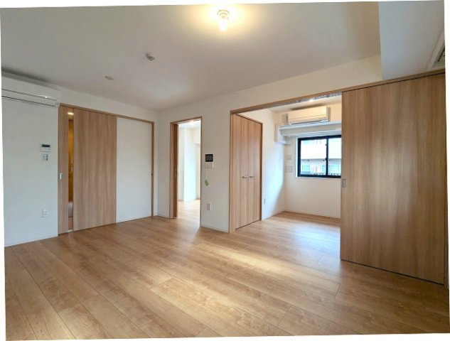 RETERRACE三ノ輪ウエストの設備|インターネット無料
他の号室と接していない独立したプライバシー確保されたお部屋です
エアコン3台付