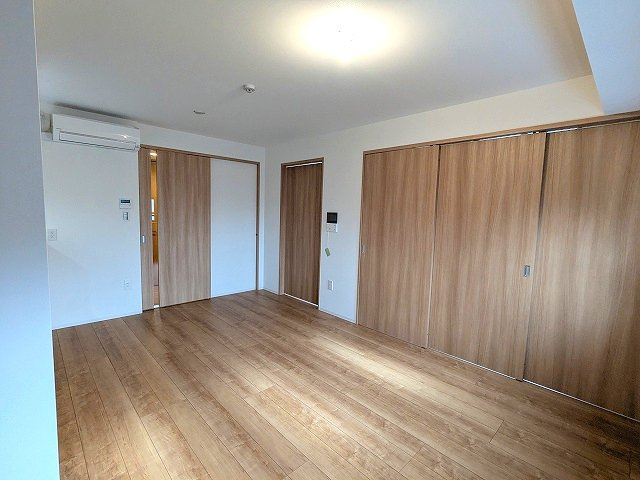 RETERRACE三ノ輪ウエストの設備|インターネット無料
他の号室と接していない独立したプライバシー確保されたお部屋です
エアコン3台付