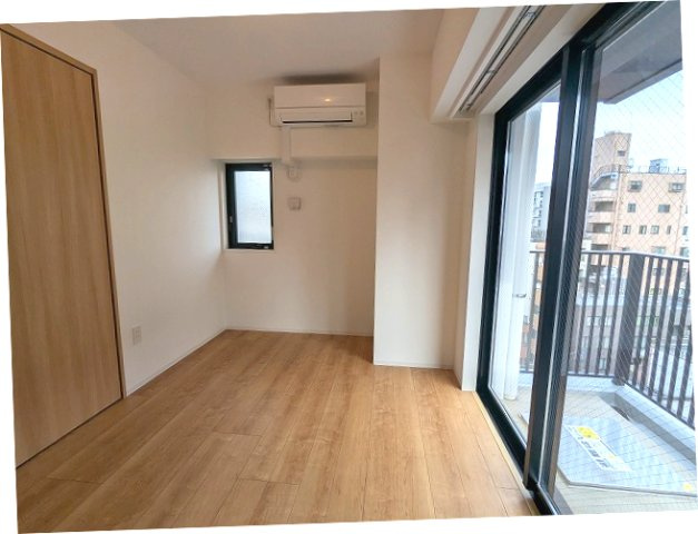 RETERRACE三ノ輪ウエストの設備|5.5帖洋室
エアコン・クローゼット付です
南東向ワイドバルコニーに面しています