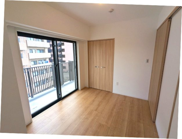 RETERRACE三ノ輪ウエストの設備|5.5帖洋室
エアコン・クローゼット付です
南東向ワイドバルコニーに面しています