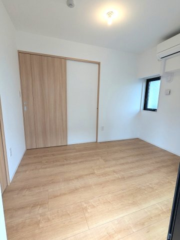 RETERRACE三ノ輪ウエストの設備|5.5帖洋室
エアコン・クローゼット付です
南東向ワイドバルコニーに面しています