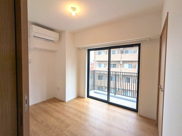 RETERRACE三ノ輪ウエストのバルコニー|5.5帖洋室
エアコン・クローゼット付です
南東向ワイドバルコニーに面しています