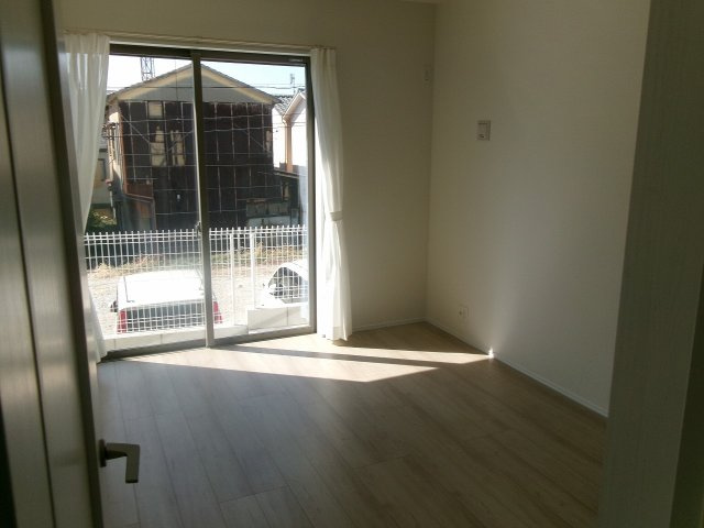 東朝霧丘戸建の洋室