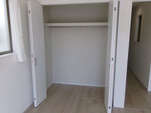 東朝霧丘戸建の収納