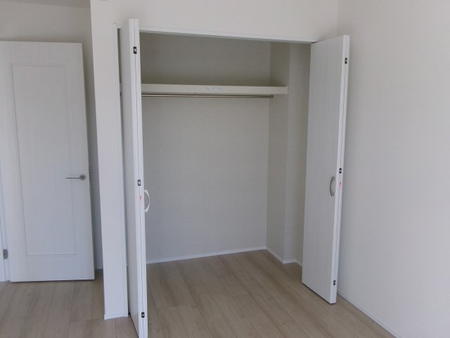 東朝霧丘戸建の収納