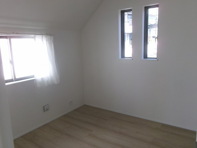 東朝霧丘戸建の洋室