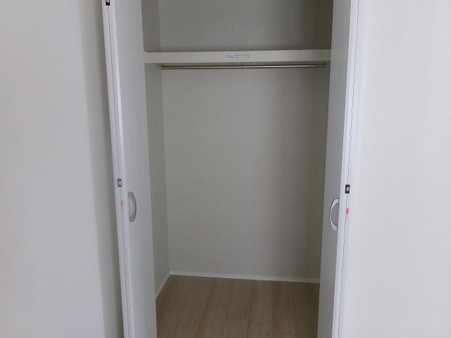 東朝霧丘戸建の収納