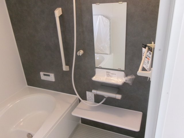 東朝霧丘戸建の浴室