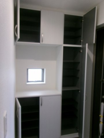 東朝霧丘戸建の収納