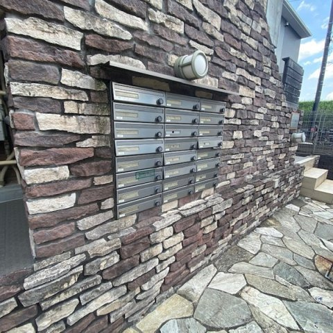 レジデンス綱島上町のエントランス|メールボックス付き♪