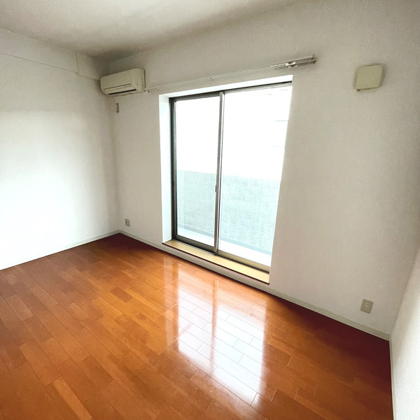 レジデンス綱島上町の居間・リビング|嬉しいベランダ付きのリビング♪