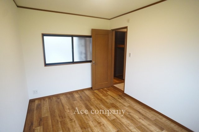 【内装】 | 東大阪市稲葉1丁目 | 【1階：洋室6帖】両面に窓あります☆