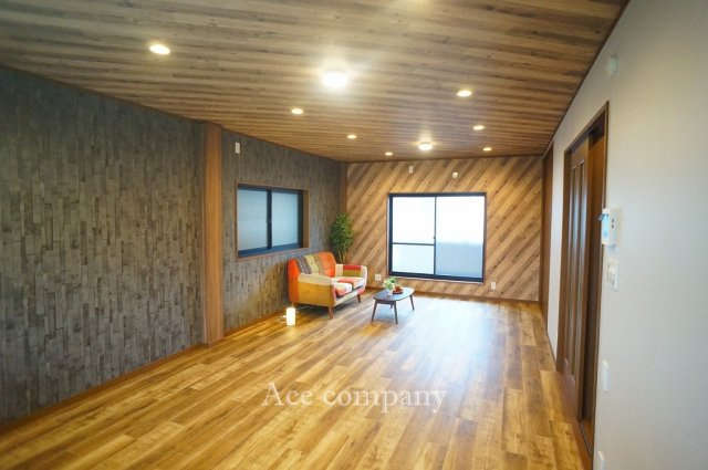 【居間・リビング】 | 東大阪市稲葉1丁目 | 【LDK：15.5帖】全室クロス貼替え、床フロアタイル・CF張替え、ダウンライト新設、ハウスクリーニング済みです☆