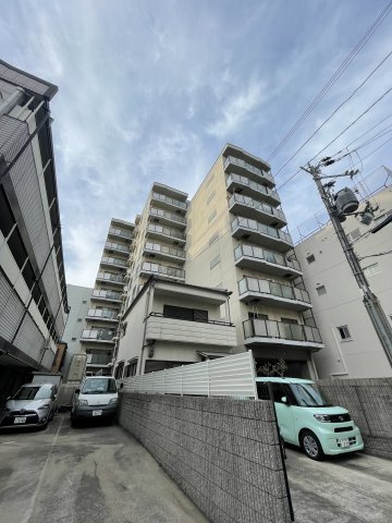 カルム湊川の外観