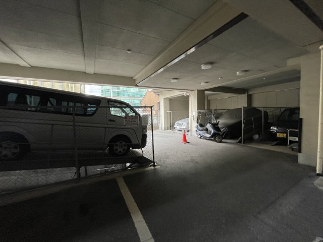 カルム湊川の駐車場