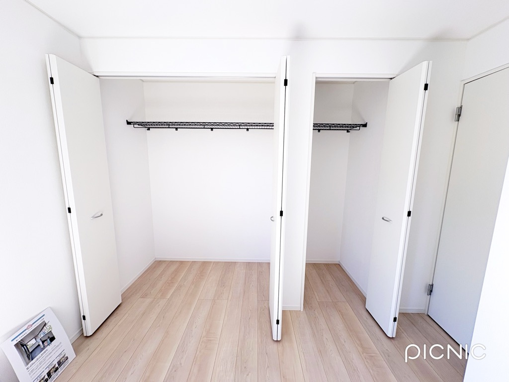 クレイドルガーデン和歌山市北出島第１　１号棟の収納