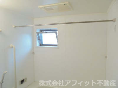 【浴室】 | クリスタルガーデンⅤ | 浴室乾燥機換気