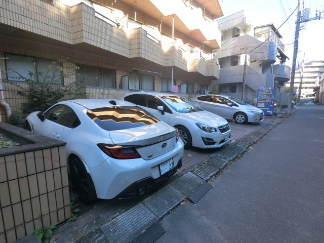 ロッジ・デ・モンタン津田沼 の駐車場