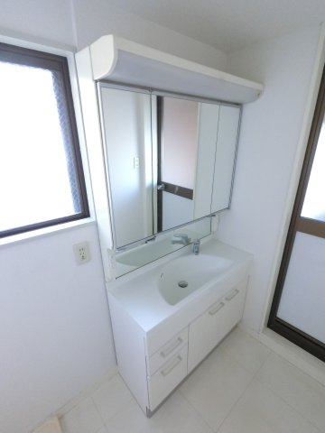 ロッジ・デ・モンタン津田沼 の独立洗面台